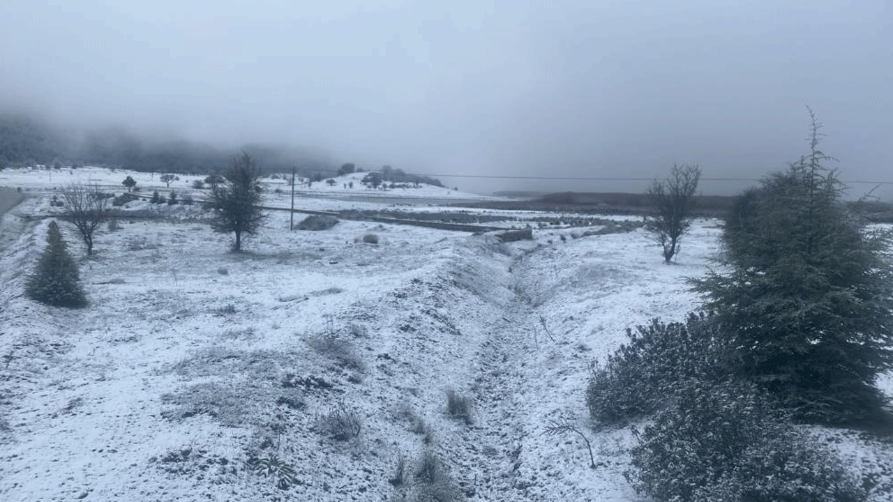 Güne karla uyandılar