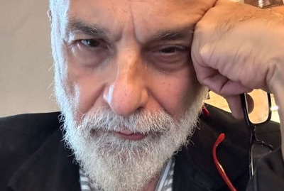 “Güne önce dilini temizlemekle başlayacaksın” diyor ama, şu an hayranlıkla onu dinleyen hanımlar birazdan dedikodunun en dibine kadar dalacaklar