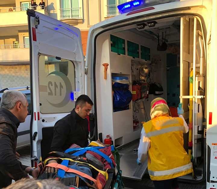 Güneş enerjisi deposunu sökerken çatıdan düştü 