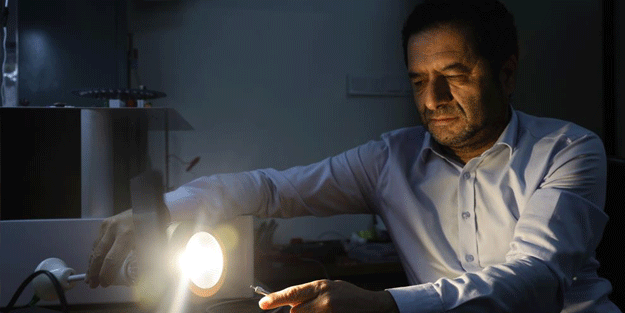 Güneş ışığına hiç gerek kalmıyor! Türk bilim adamından müthiş icat