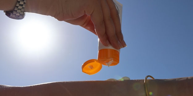  Güneş kanser yapıyor: Güvenlik için yolları bakımdan geçiyor