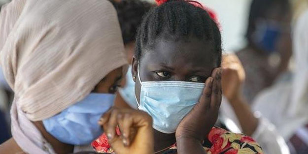 Güney Afrika Cumhuriyeti'nde koronavirüs hızını kesti