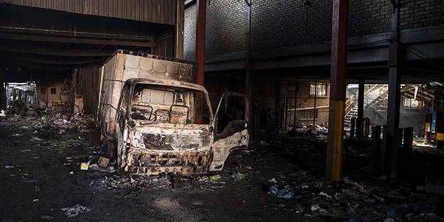 Bir ülke fena halde karıştı! Sokaklar ceset doldu, ordu sokaklara indi