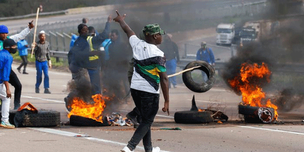Güney Afrika'daki olaylar büyüdü! Ölü sayısı 45 oldu