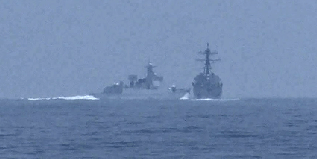 Güney Çin Denizi'nde ordular kaşı karıya geldi! ABD ile Çin arasında askeri gerilim