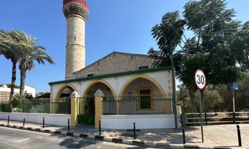 Güney Kıbrıs’ta Rumlar camilere dönük nefret eylemlerine bir yenisi ekledi Köprülü Hacı İbrahim Ağa Camisi'ni kundakladılar AK Parti'den sert tepki