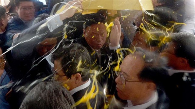 Güney Kore Başbakanı'na yumurta şoku