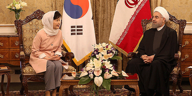 Güney Kore lideri başörtüsü giydi!