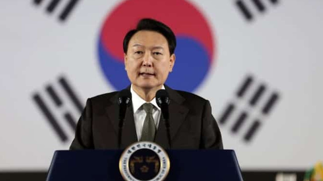 Güney Kore meclisi: Devlet başkanı azlini gören önerge kabul diyerek duyurdu!