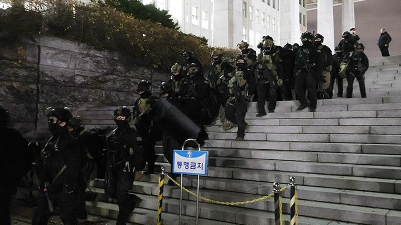 Güney Kore'de görevden uzaklaştırılan Yoon, ifadeye çağrılacak