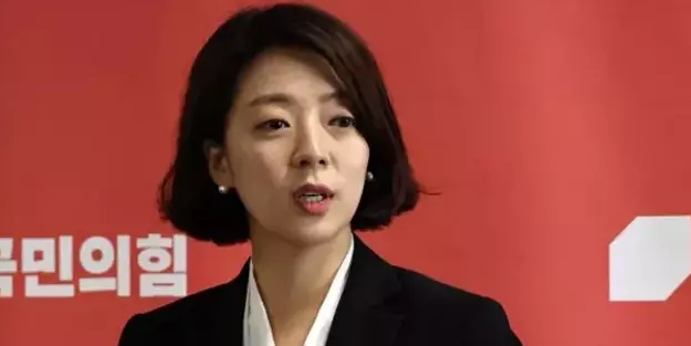 Güney Kore’de milletvekiline sokakta korkunç saldırı: Kanlar içinde hastaneye kaldırıldı