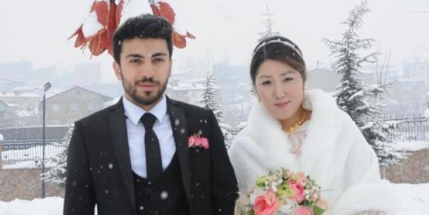 Güney Kore'de tanıştı, Hakkari'de düğün yaptı