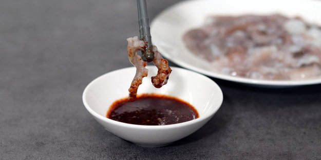  Güney Kore'den: Koreli, 82 yaşında o adam canlı ahtapot yerken hayatını kaybetti! Ülke bu haberle çalkalanıyor