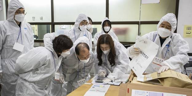 Güney Koreliler seçim için sandık başında