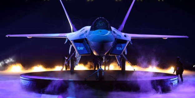 Güney Kore’nin yeni savaş uçağı ilk kez motor çalıştırdı