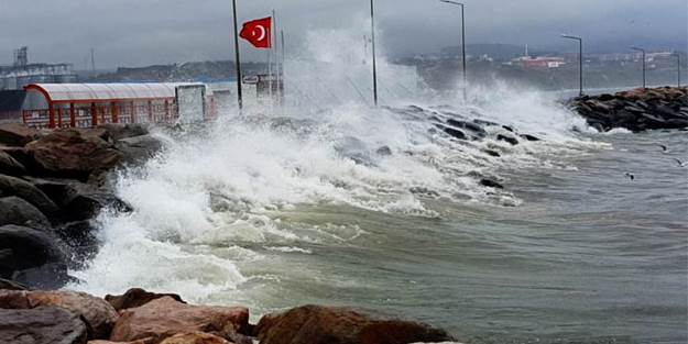 Güney Marmara'da feribot seferlerine fırtına engeli