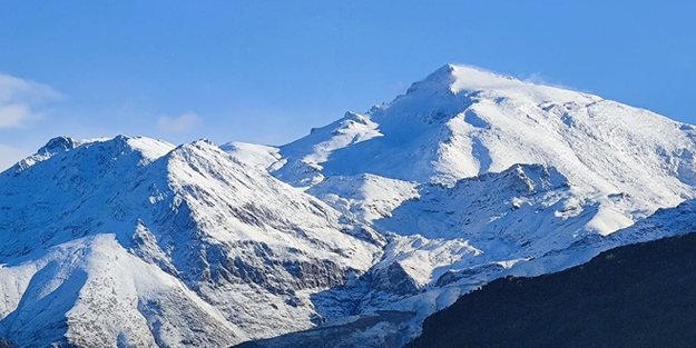 Güneydoğu'da yüksek kesimlerine kar yağdı