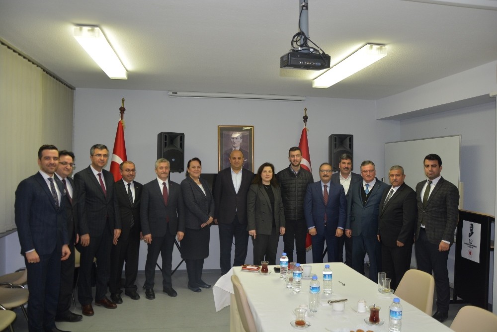 Güneydoğulu halıcılar Hannover Başkonsolosunu ziyaret etti 