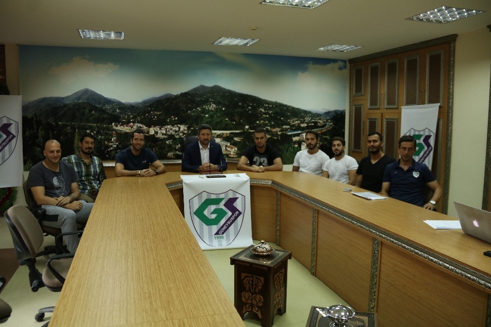 Güneysuspor’da 7 hentbolcu ile imzalar atıldı 