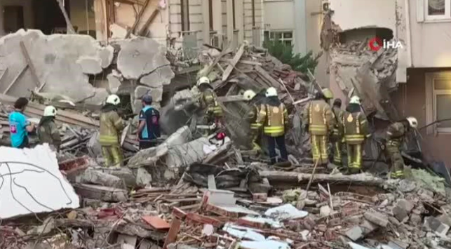 Güngören'de 6 katlı bina çöktü!