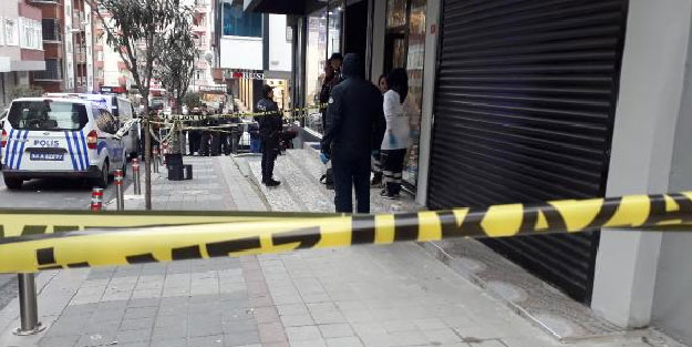 Güngören'de dehşet anları! Kardeşini sokak ortasında öldürdü