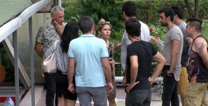 Güngören'de İranlı aile tantanacıların hedefi oldu