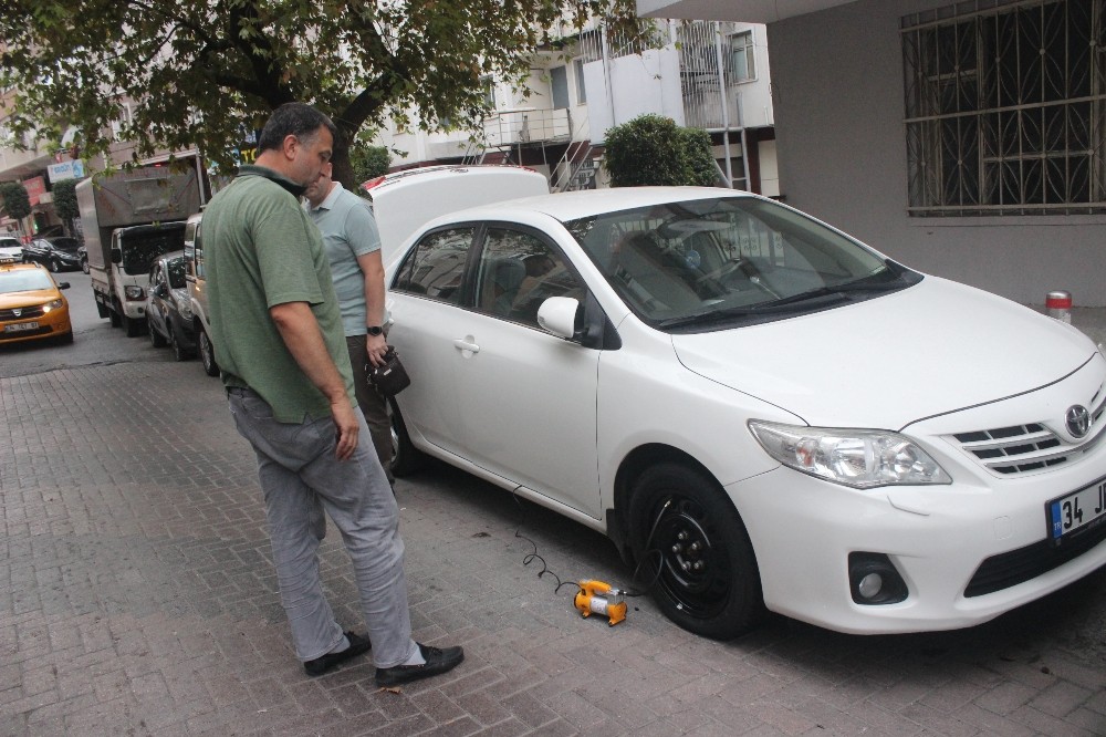 Güngören’de park halindeki 10 aracın lastiği kesildi 