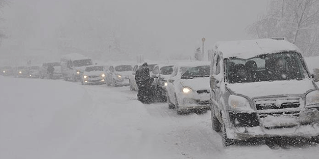 Günlerce beklenen kar haberi geldi! Ulaşımı aksatıyor