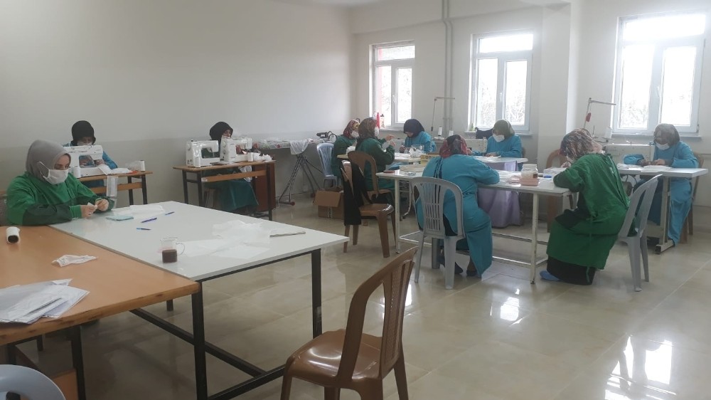 Günlük 500 adet maske üretiyorlar 