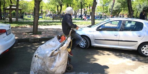 Günün en acı karesi! 23 Nisan etkinliklerini böyle izledi