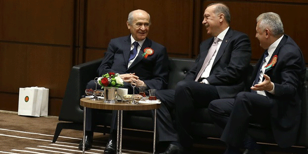 Günün fotoğrafı: İşte törene damga vuran kare