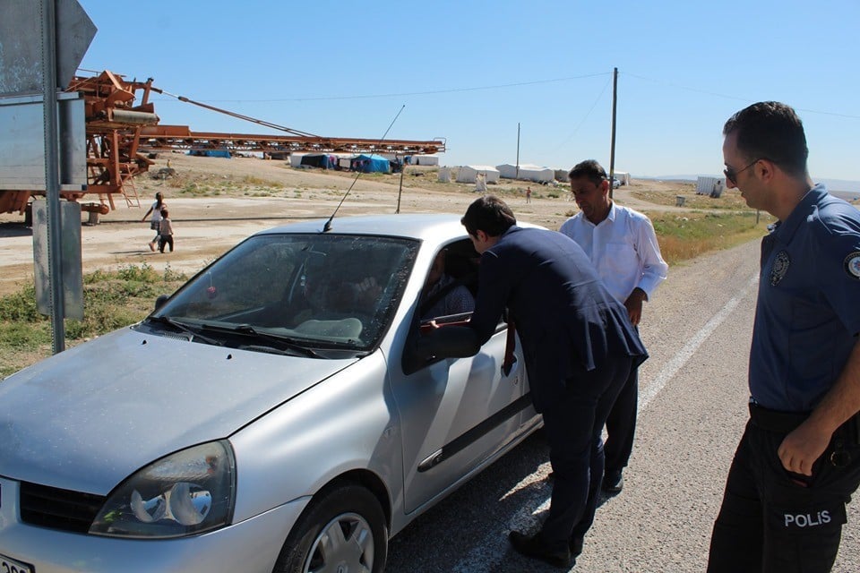 Günyüzü Kaymakamı Koray Çelik’ten çikolatalı trafik denetimi 