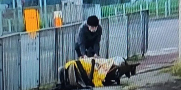 Güpegündüz kız arkadaşının cesedini taşıdı!