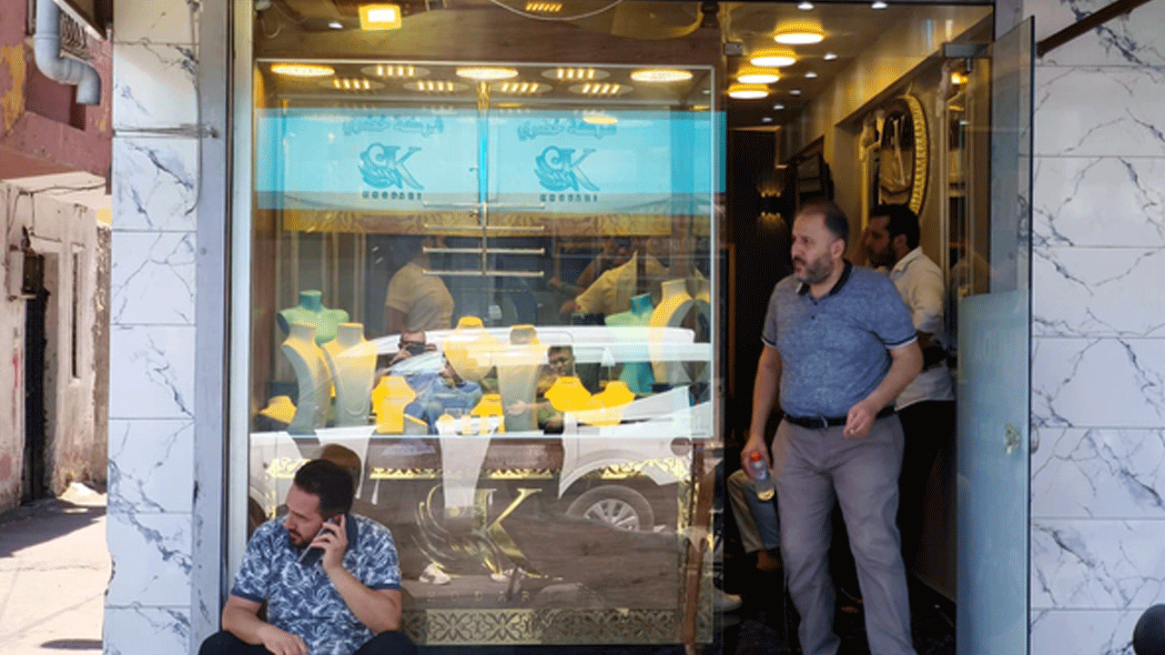 Güpegündüz soygun! 1 kilo altın çaldılar