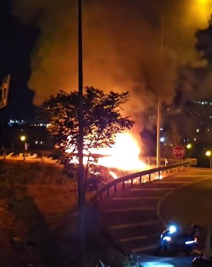 Gurbetçi ailenin otomobili alev alev yandı