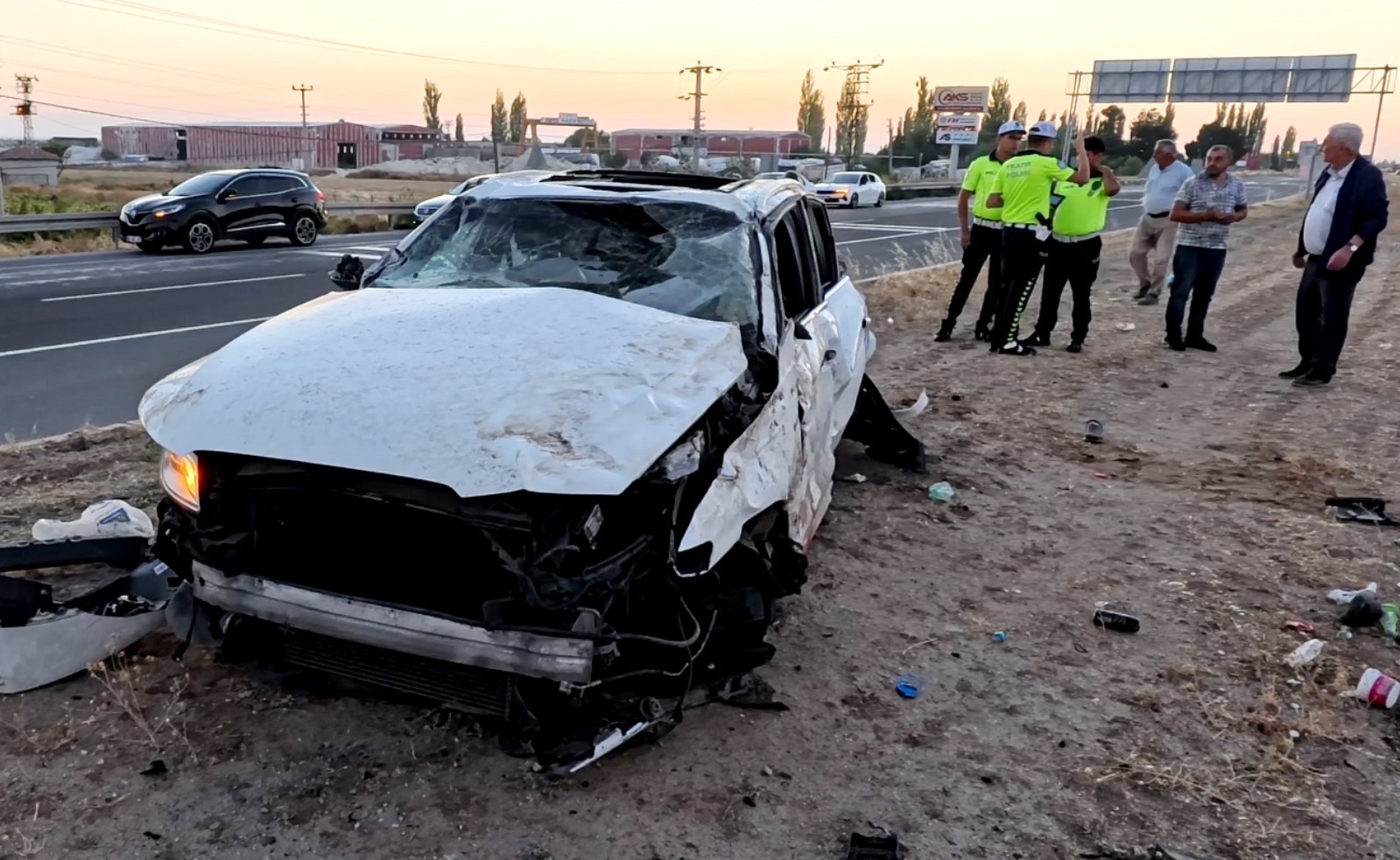 Gurbetçi ailenin otomobili takla attı: 1 ölü, 4 yaralı