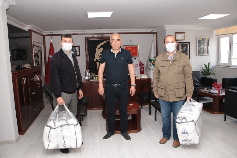Gurbetçi iş insanları Devrek’e 20 bin adet maske yardımında bulunuldu 