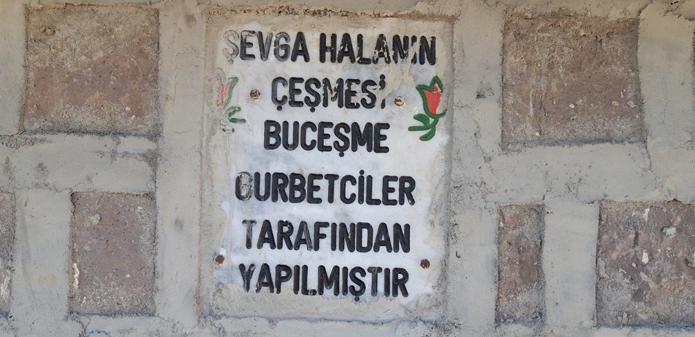 Gurbetçiler, Almanya’da aralarında para toplayıp mahallelerine çeşme yaptırdılar 