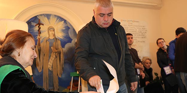 Gürcistan sandık başında! 25 aday yarışıyor