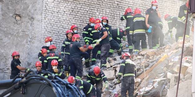 Gürcistan'da 7 katlı bina çöktü!