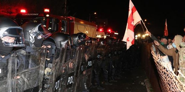 Gürcistan'da seçim gerginliği