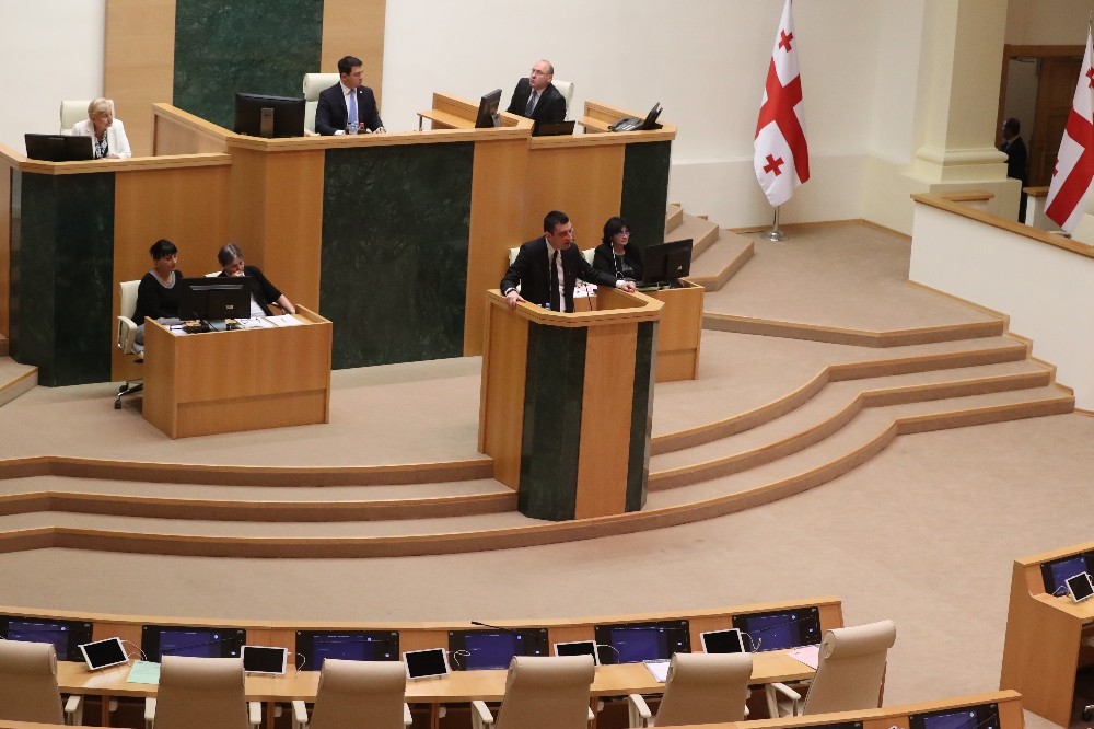Gürcistan’da sokağa çıkma yasağı ilan edildi 