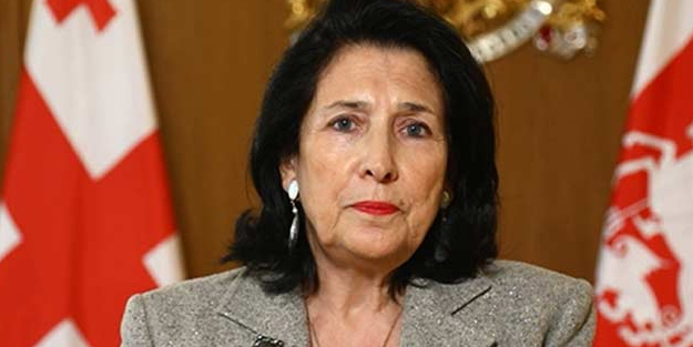 Gürcistan'ın resmi havayollarından skandal karar şaşırttı! Devlet başkanını uçağa almayacak, istenmeyen kişi ilan edildi