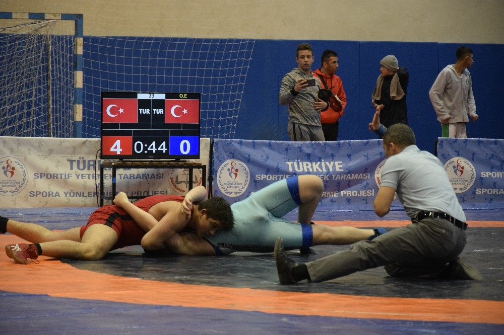 Güreş Grup Karşılaşmaları Burdur’da devam ediyor 