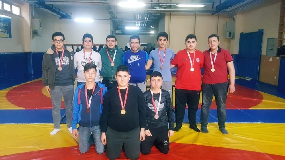 Güreşte şampiyonlar belli oldu 