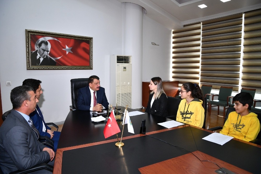 Gürkan öğrencilere röportaj verdi 