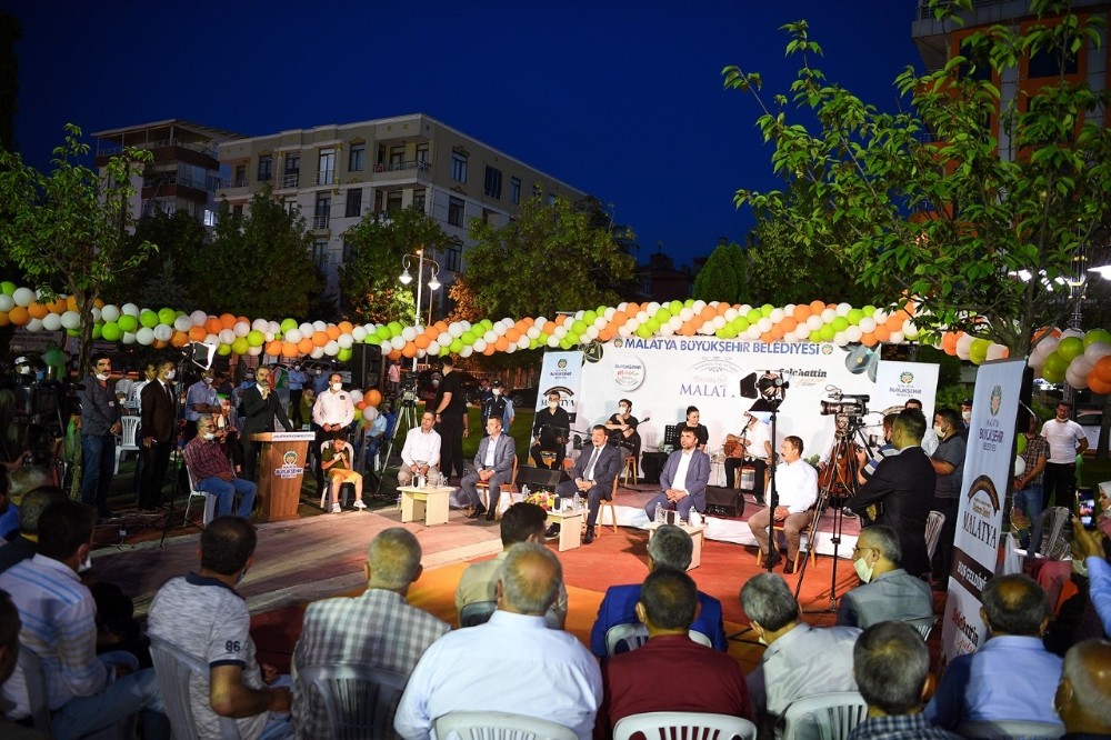 Gürkan, parkta vatandaşlarla bir araya geldi 
