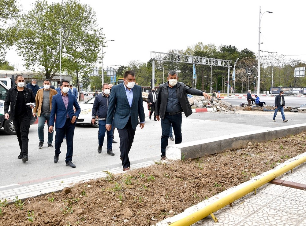 Gürkan yol yenileme çalışmalarını inceledi 