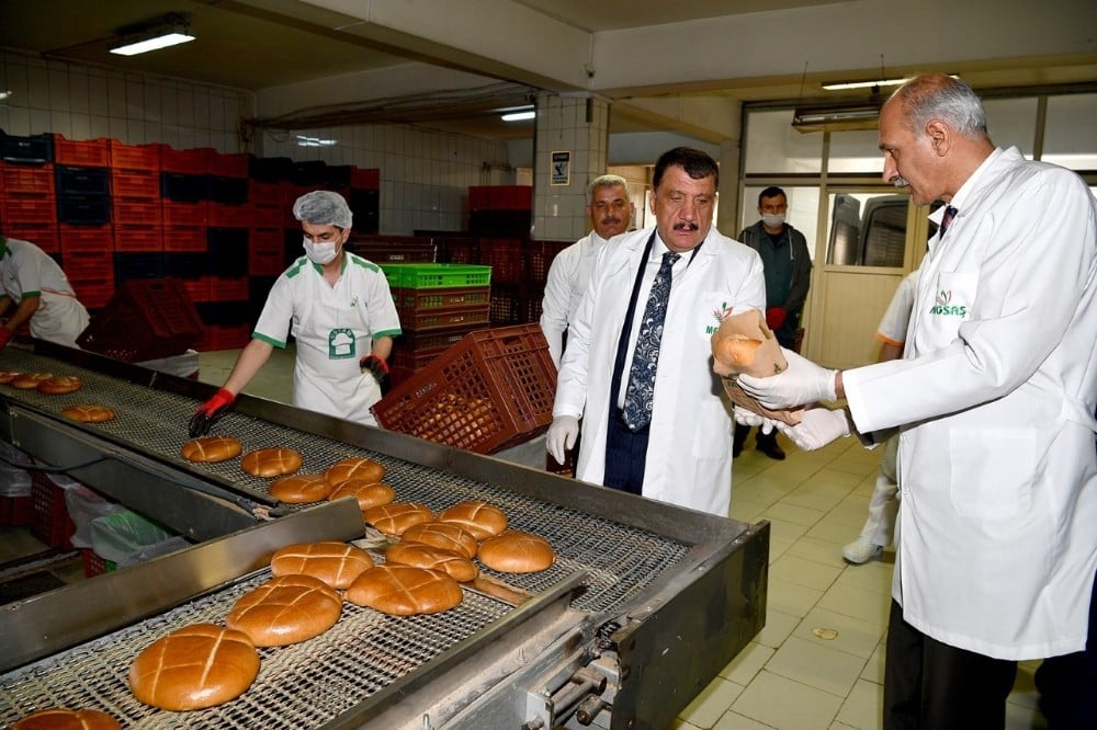 Gürkan’dan ekmek fabrikasına ziyaret 