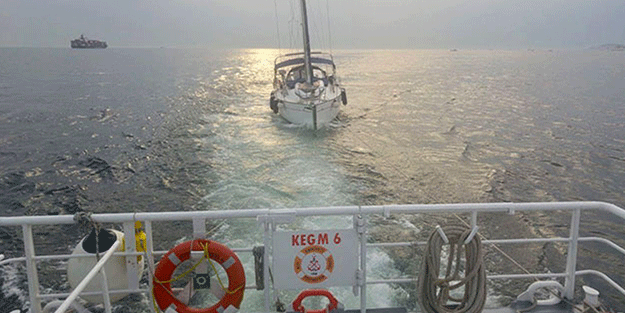 Gürpınar açıklarında arızalanan tekne kurtarıldı